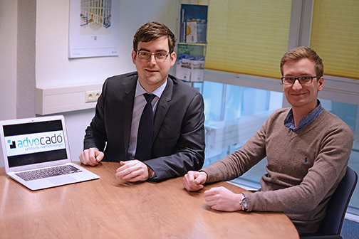 Die Gründer Maximilian Block (l.) und Jacob Saß (r.) haben ihr neues Büro im Technologiezentrum Vorpommern bezo-gen.