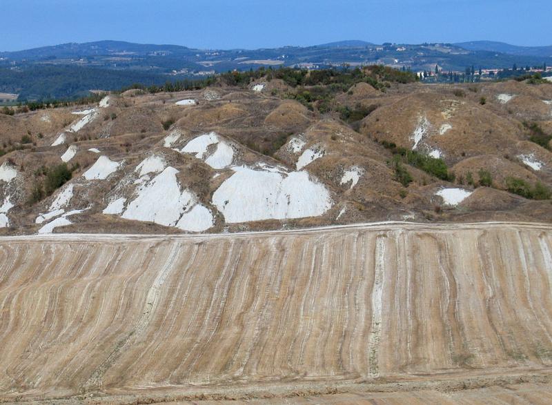 The region known as ‘Crete Senesi’ between Florence and Grosseto. The small hills are typically characterized by erosion.