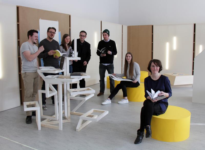 Präsentierten ihren Messestand der Presse (v. l.): Robert Lohmann, Oliver Memic, Clarissa Becker, Prof. Dirk Fütterer, Arne Vogt, Katherina Kleinert und Yvonne Lason. 