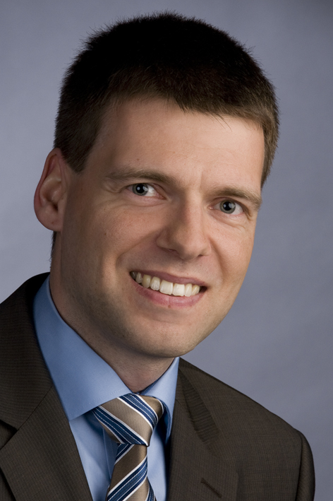 Dr. Roland Marschall.