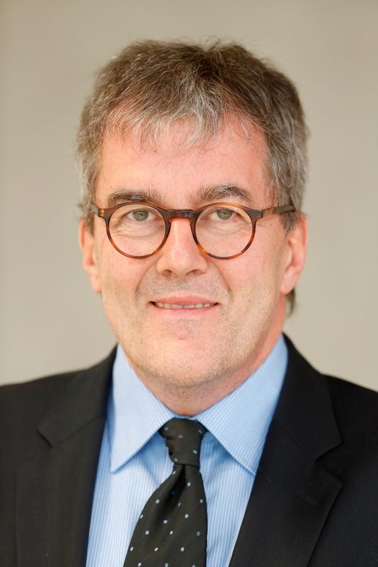 Für den OP-Barometer 2013 befragte Prof. Thomas Busse von der FH Frankfurt rund 1.400 OP- und Anästhesiepflegekräfte aus ganz Deutschland.