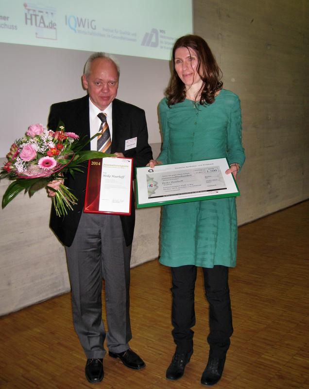 Patient Robert Michalek und Preisträgerin Heike Haarhoff