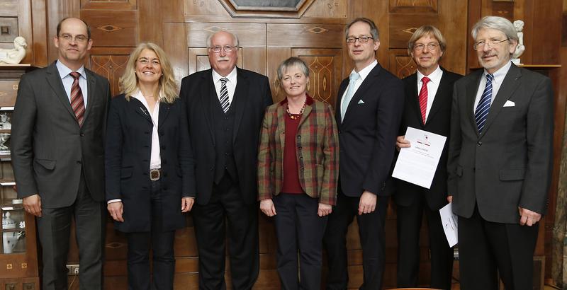 Vertreter der oberfränkischen Universitäten und Hochschulen nach dem Gründungsakt der 'Wissenschaftsstiftung Oberfranken'.