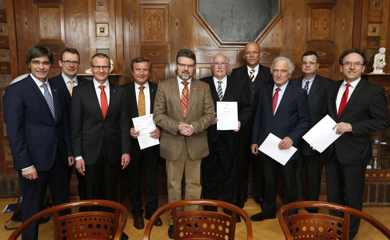 Die sieben privaten und institutionellen Stifter wurden mit einer Anerkennungsurkunde geehrt.
