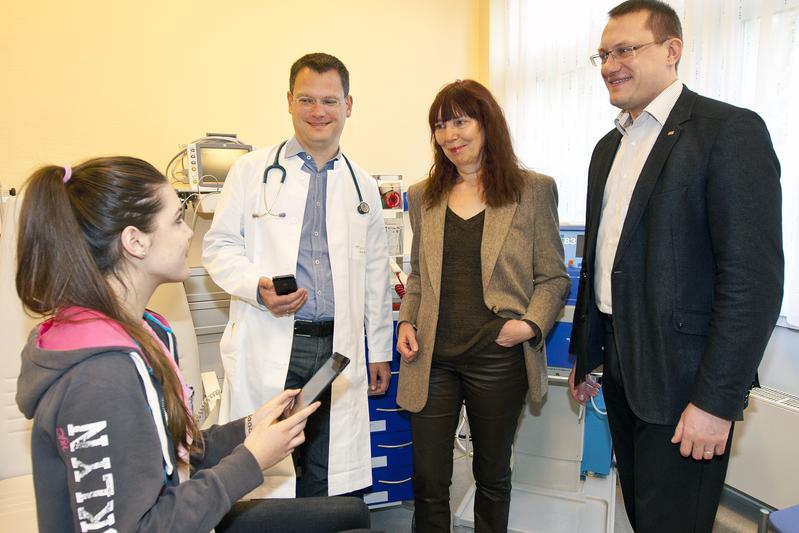   Professor Dr. Lars Pape, Professorin Dr. Marie-Luise Dierks und Dr. Urs-Vito Albrecht (von links).