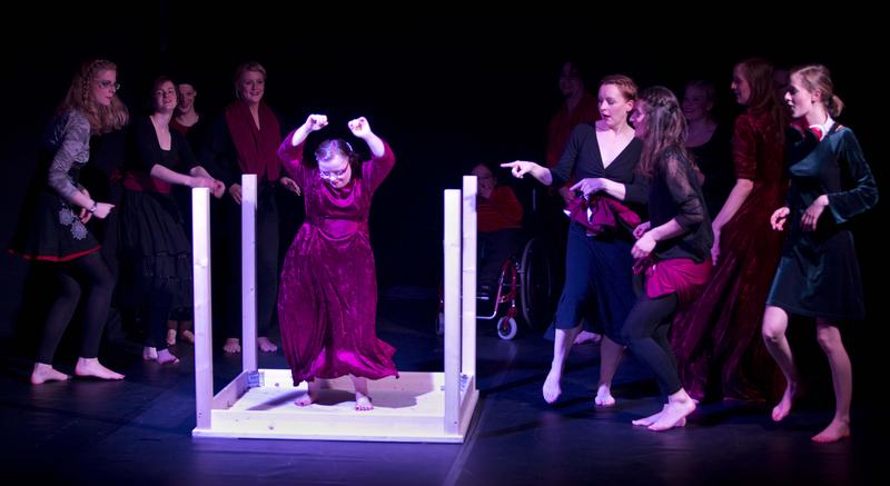 Das Tanztheater eigenart der Hochschule Osnabrück beeindruckte mit der Aufführung „Kennst du das auch?“. 