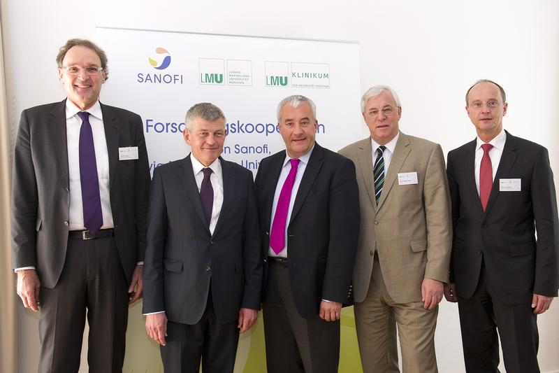 Prof. Dr. Jochen Mass, Sanofi-Aventis, Prof. Dr. Bernd Huber, LMU München, Dr. Ludwig Spaenle, Bayer. Wiss.-Minister, Prof. Dr. Karl-Walter Jauch, LMU-Klinikum, Dr. Martin Siewert, Sanofi-Aventis