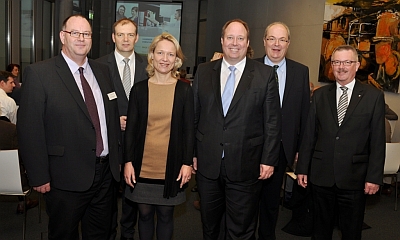(von links): Prof. Dr. Joachim Opitz (SRH-Rektor), Arnd Hilwig (Heessener Bezirksvertreter), Sylvia Jörrißen (MdB), Dr. Helge Braun (Staatsminister), Thomas Hunsteger-Petermann (Oberbürgermeister