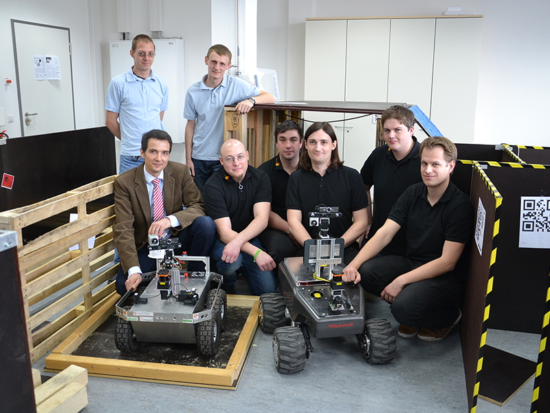 Prof. Dr. Stefan May (erste Reihe links) und das "AutonOHM"-Team