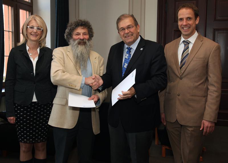 v.l. Beatrix Blabusch, Prof. Dr. Ulrich Bathmann, Prof. Dr. Wolfgang Schareck, Dr. Mathias Neukirchen