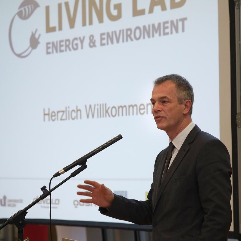 NRW-Umweltminister Johannes Remmel beim Auftakt des Forschungsprojektes "Ubiquitäre Umwelt-Informationssysteme"