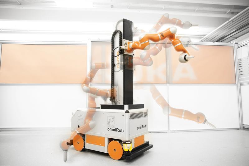 Der neue Helfer für die Luftfahrtindustrie basiert auf »omniRob«, einem mobilen Roboter von KUKA.