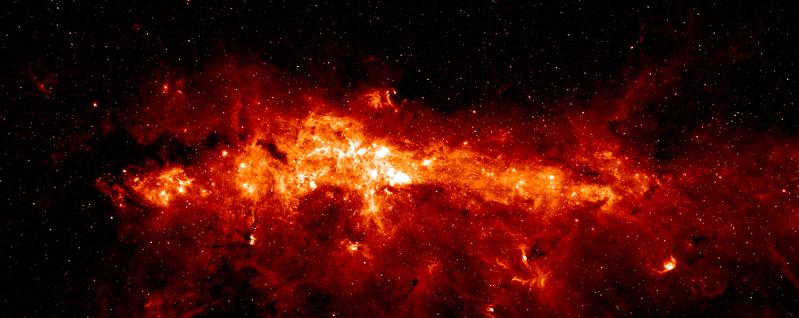 Das Foto zeigt zwei der drei Starburst-Zentren, in denen viele der Sterne im Zentrum der Milchstraße das Licht der Welt erblickten - den Arches- und den Quintuplet-Haufen.