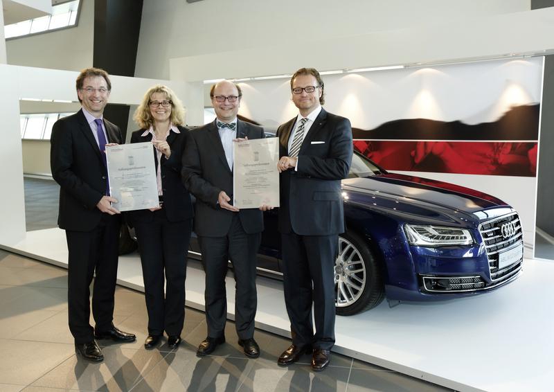 Dieter Braun, Stefanie Ulrich (beide Audi AG), Dr. Benedikt M. Rey (Stifterverband für die deutsche Wissenschaft) und Prof. Dr. Dirk Zupancic von der GGS (v.l.n.r.)