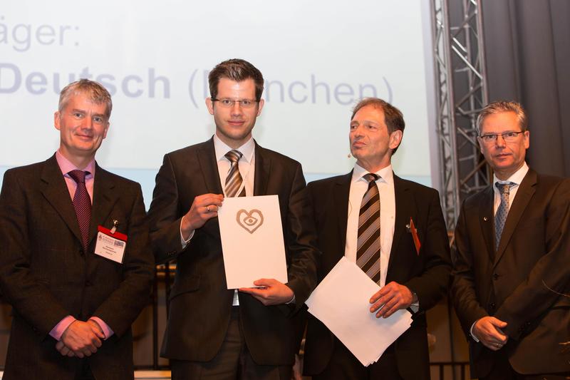 Auszeichnung auf der 43. Jahrestagung der DGTHG in Freiburg (v. l. n. r.): Prof. Dr. H. Reichenspurner (DGTHG); M.-A. Deutsch; Prof. Dr. J. Cremer, DGTHG-Präsident; Prof. Dr. A. Diegeler (DGTHG). 