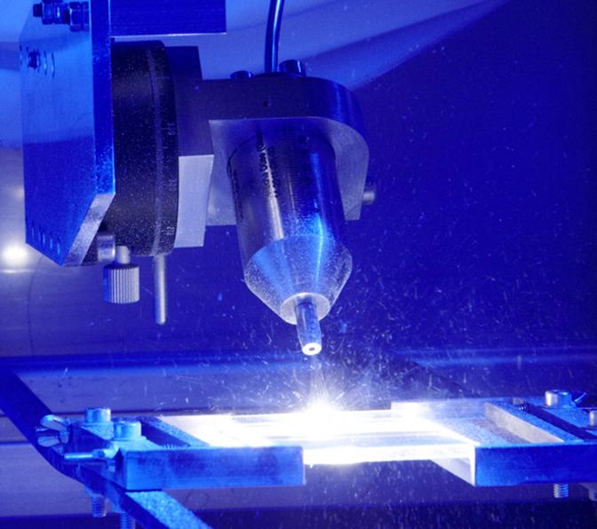 Laserbasiertes Fügen von Glasbauteilen mit Pulverzusatzwerkstoff.