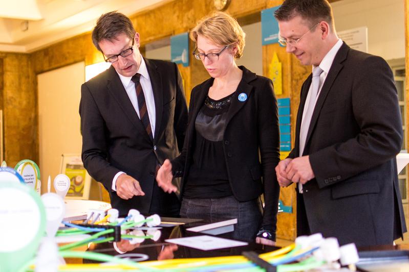 Gerold Leppa (Wirtschaftsdezernent der Stadt Braunschweig), Dr. Karen Oltersdorf (Geschäftsführerin des Haus der Wissenschaft Braunschweig) und Kai Florysiak (Geschäftsführer der Metropolregion Hann