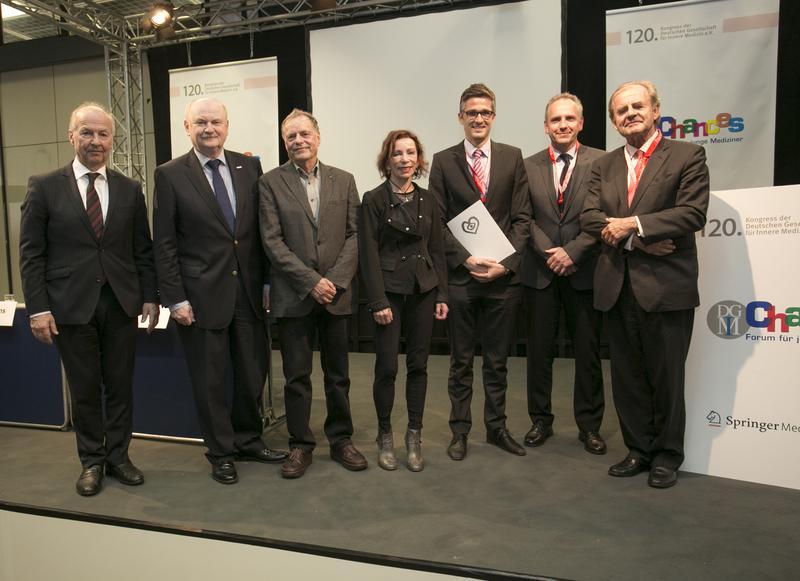 V. l. n. r.: Prof. Dr. Dr. h.c. U. Fölsch, DGIM;  Prof. Dr. M. P. Manns, DGIM; Dr. J. und U. Breunig, Stifter; Dr. F. Jansen, Uniklinikum Bonn; M. Vestweber, Prof. Dr. T. Meinertz, Dt. Herzstiftung