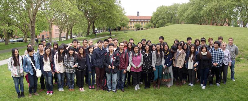 54 junge Chinesen informierten sich über das Studium in Soest. Die Studieninteressierten aus Asien absolvieren derzeit einen internationalen Vorbereitungskurs am Freshman Institute in Kleve. 