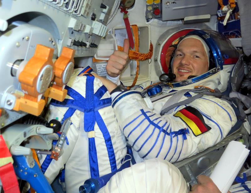 Astronaut Alexander Gerst beim letzten Check auf der Soyus