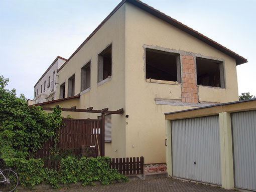 Das historische Gebäude in seinem Zustand von vor sechs Jahren.