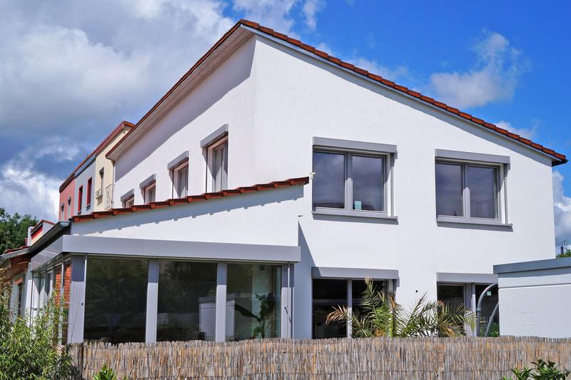 Das fertiggestellte Plus-Energiehaus. 