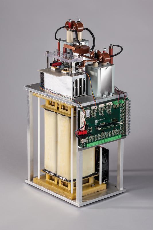 Am Fraunhofer ISE entwickelter 30 kW Mittelspannungs-DC/DC-Wandler mit 10 kV Bauelementen aus Siliziumkarbid. ©Fraunhofer ISE