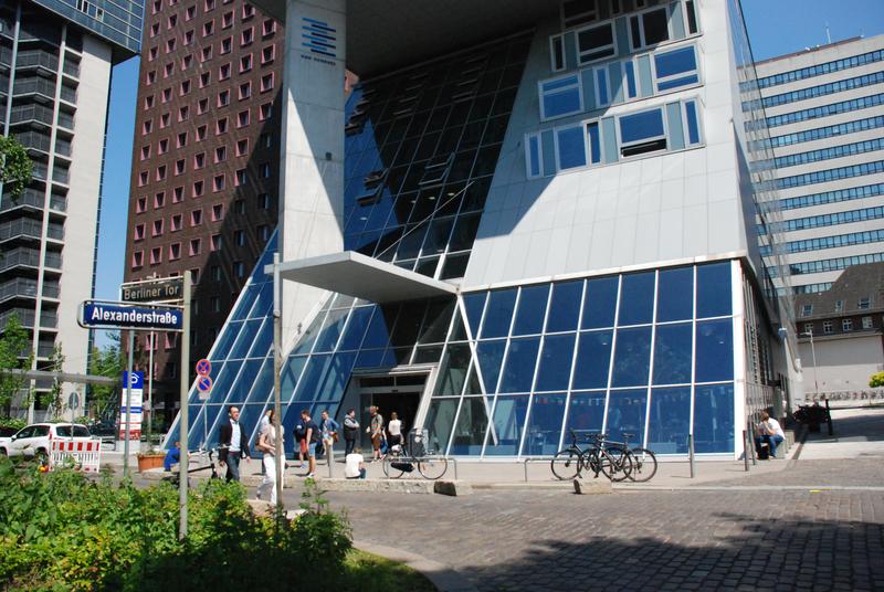 Blaues Hauptgebäude der HAW Hamburg, hier findet der Termin statt