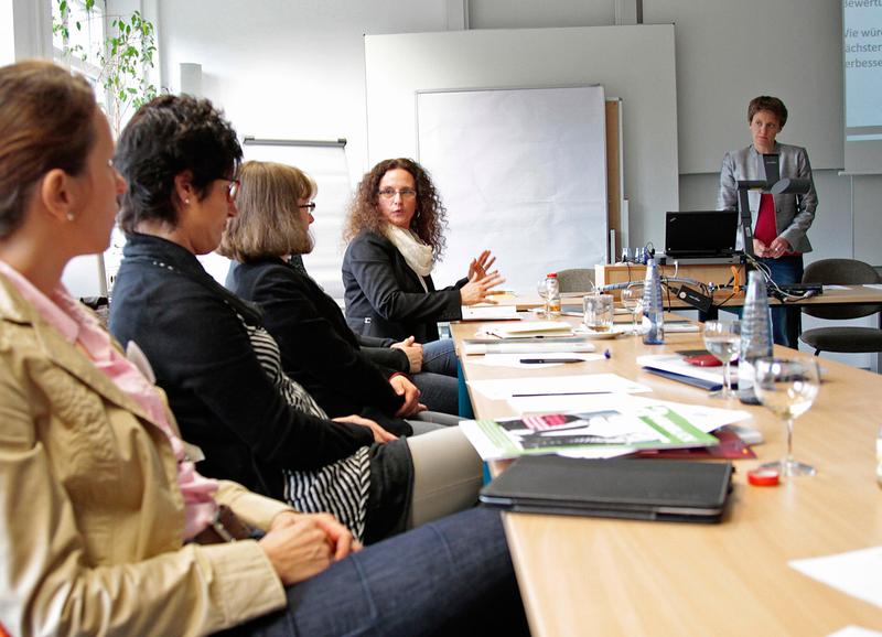 Intensiver Austausch im Workshop „Lehrevaluationen“ vom Projekt „Offene Hochschule Harz“ auf dem Wernigeröder Campus.