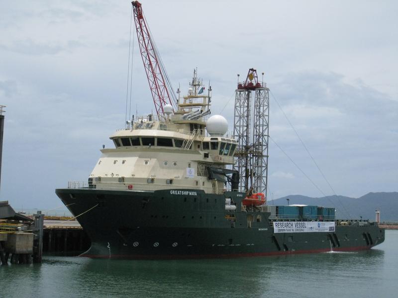 Greatship Maya, das Schiff der IODP-Expedition vor Australien. Hinter den Decksaufbauten ist der Bohrturm zu erkennen.