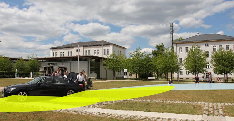 Das Fahrzeug mit den Sensoren und Radarbereichen.