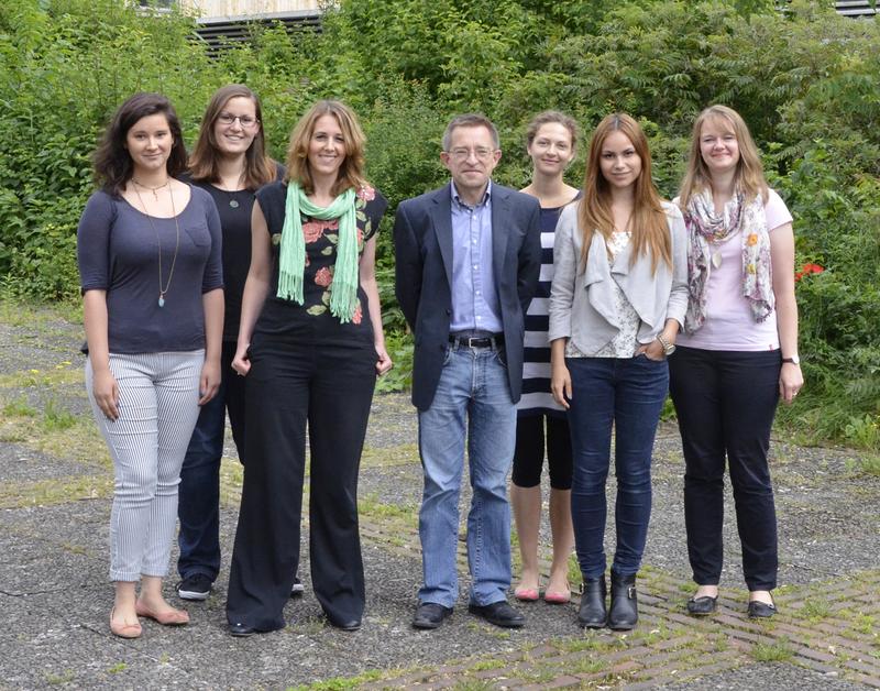 Dr. Jochen Strobel mit seinen Projektmitarbeiterinnen (von links): Madelaine Stahl, Clara Stieglitz, Dr. Claudia Bamberg, Friedrike Wonschik, Juljana Battenberg, Aline Seidel 