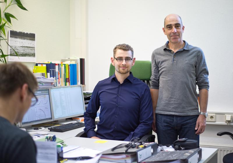 Prof. Ralf Thiele und Preisträger Marco Barthel (von rechts)