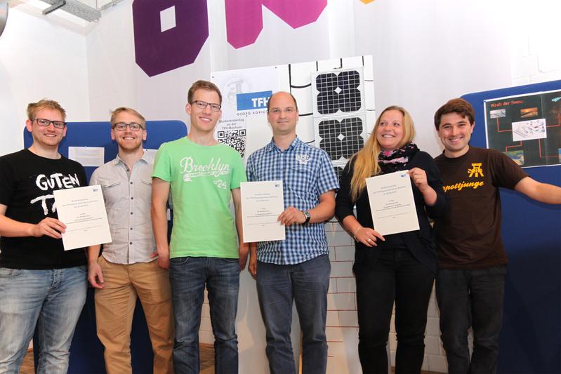 Die Gewinner des Ideenwettbewerbs, v.l.: Lukas Menke, Bennet Schnurr (3. Platz), Lukas Schröer, Matthias Hintz (1. Platz), Sabrina Metz, Jan Lippok (2. Platz)