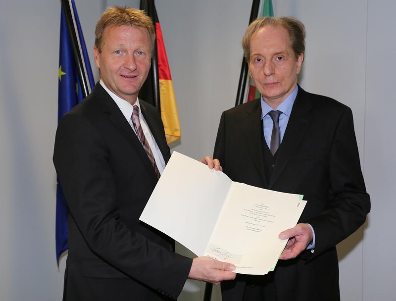 links Minister für Inneres und Kommunales des Landes NRW Ralf JÄGER MdL; rechts Präsident der DHPOL Prof. Dr. Hans-Jürgen LANGE