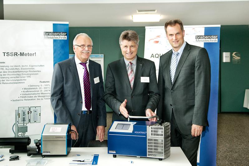 Dr. E.h. Fritz Brickwedde (Mitte), der Vizepräsident der HS Osnabrück Prof. Dr. Alexander Schmehmann (rechts) und der Tagungsleiter Prof. Dr. Norbert Vennemann eröffneten die 16. Kunststofftagung.