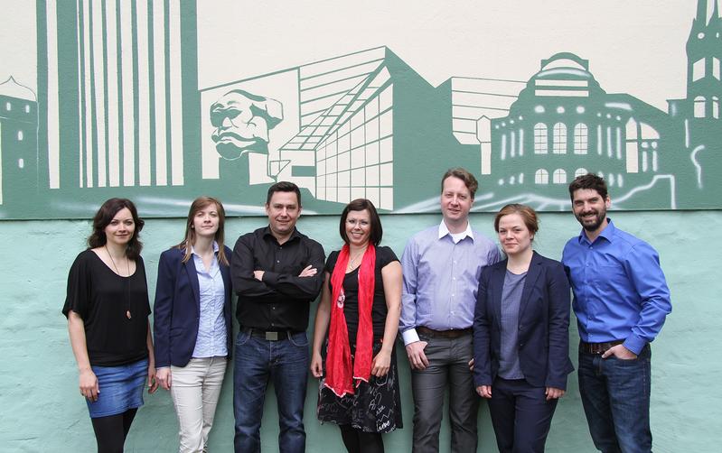 Erfolgreich: Im SAXEED-Team an der TU engagieren sich derzeit (v.l.): Jana Mitschke, Marion Neumann, Dr. Marc Banaszak, Cindy Melzer, Dr. Markus Braun, Susanne Schübel und Joseph Stephens.