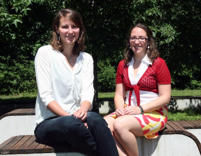 Amtsübergabe: Die neue studentische Vizepräsidentin der Zeppelin Universität Laura Niemann (l.) und ihre Vorgängerin Michelle Mallwitz