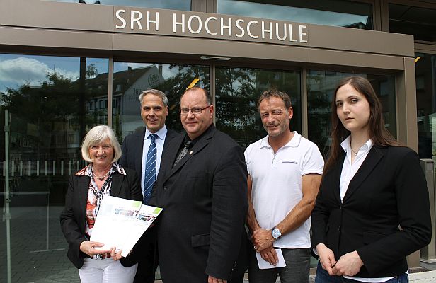 von links: Schulleiterin ELBK Angela Hövelmann, SRH-Geschäftsführer Steffen Bruckner, SRH-Rektor Prof. Dr. Joachim Opitz, Lehrer Dirk Menebröcker und Hochschulentwicklungsreferentin Veronika Kölle