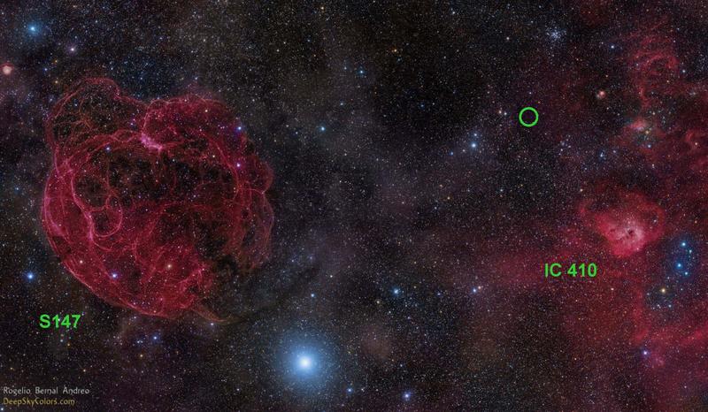 Optische Himmelsaufnahme der Region in Richtung des Sternbilds Fuhrmann (Auriga), in der der Kurzzeit-Radiostrahlungsausbruch FRB 121102 (mit grünem Kreis markiert) entdeckt wurde. 