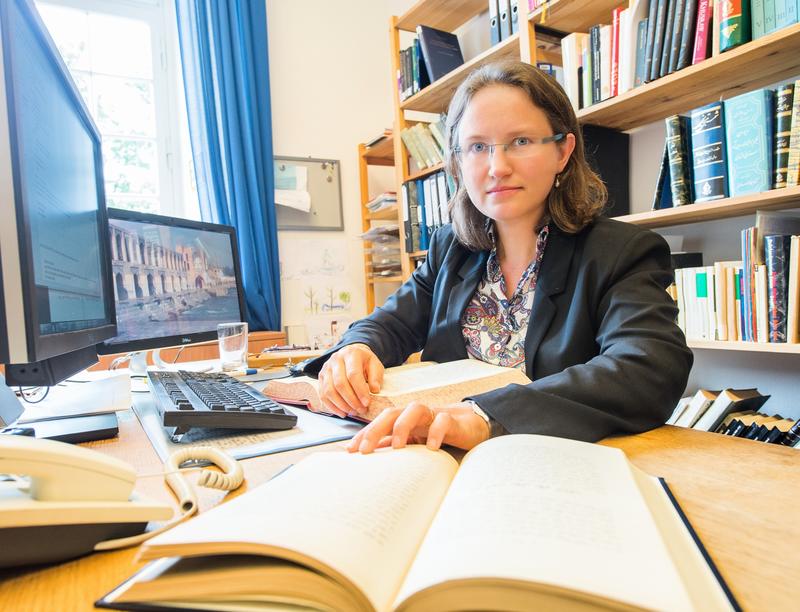 Prof. Dr. Eva Orthmann von der Abteilung für Islamwissenschaft der Universität Bonn betreut das Forschungsprojekt Perso-Indica. 