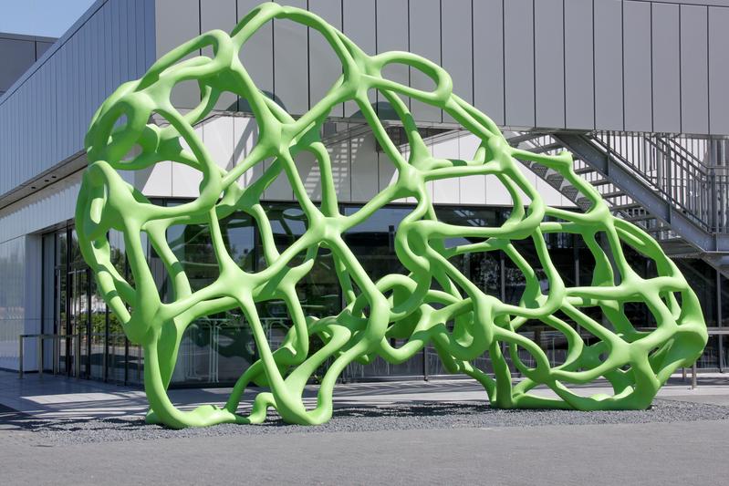 „Der Schattenwerfer“ auf dem Klever Campus der Hochschule Rhein-Waal.
