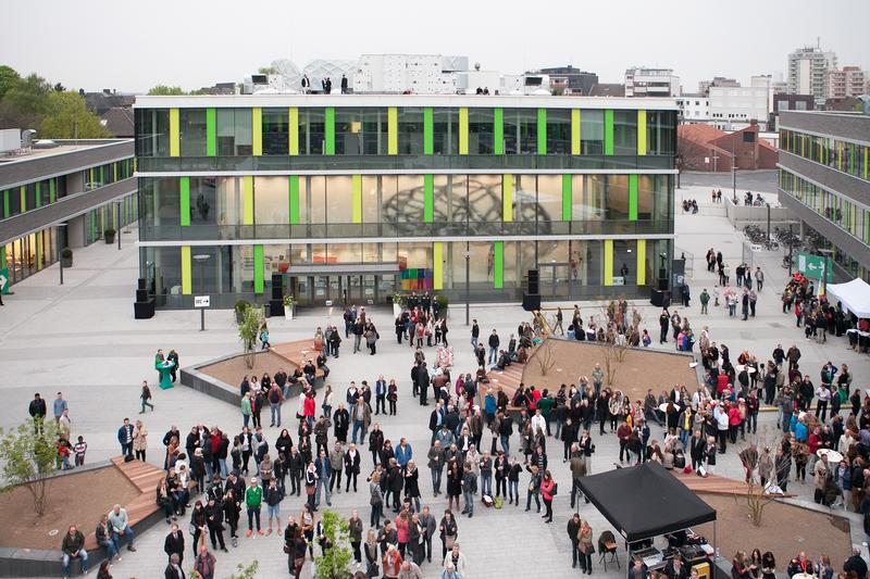 Der „Schattenwurf“ auf dem Kamp-Lintforter Campus der Hochschule Rhein-Waal.