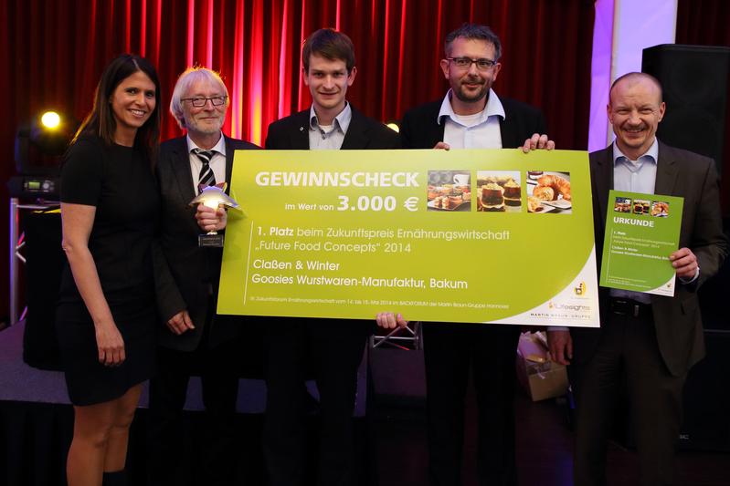Der Gewinner des Zukunftspreises „Future Food Concepts" 2014 heißt Johann Michel Claßen von der Firma Goosies (mittig). 