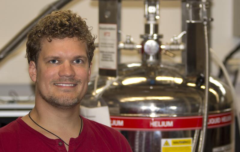 Hannes Kraus in den Labors der Experimentellen Physik VI der Uni Würzburg. Er war im P.R.I.M.E.-Programm des Deutschen Akademischen Austauschdienstes erfolgreich. 