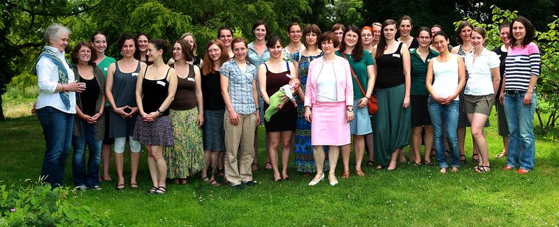 Prof. Dr. Christiane Nüsslein-Volhard lud alle derzeitigen u. ehemaligen Stipendiatinnen zu einem Stiftungsfest nach Tübingen ein (04.07.2014)