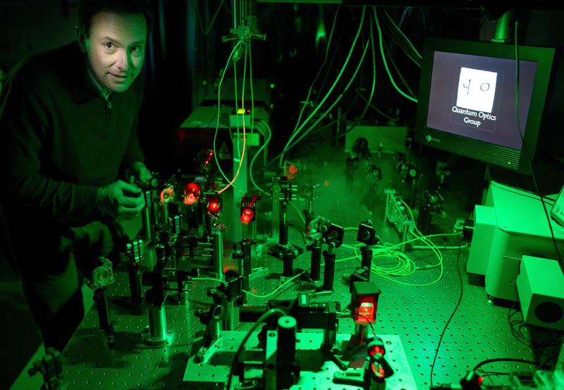 Beide Doktoranden forschen in der Arbeitsgruppe Quantenoptik von Professor Christoph Becher. 