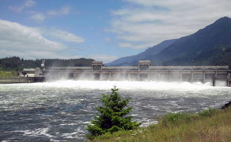 22 000 MW Leistung produzieren die Wasserkraftwerke im Delta des Columbia Rivers im Nordwesten der USA. Im Bild: Eine Staumauer des weitverzweigten Staustufensystems. 
