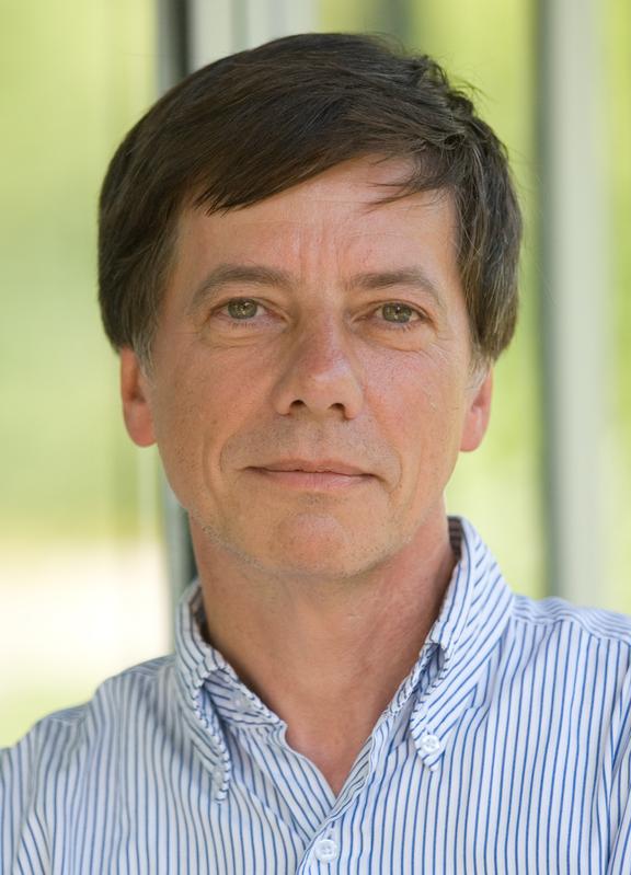 Reinhard Jahn, Director at the Max Planck Institute for Biophysical Chemistry in Göttingen, Germany receives the 100,00 euro Heinrich Wieland Prize of the Boehringer Ingelheim Foundation