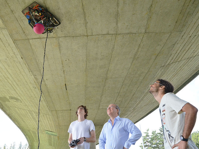 C2D2 wird auf der Einsteinbrücke am ETH Standort Hönggerberg getestet.